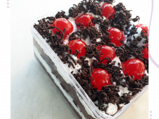 Cake in box Black Forest Cherry